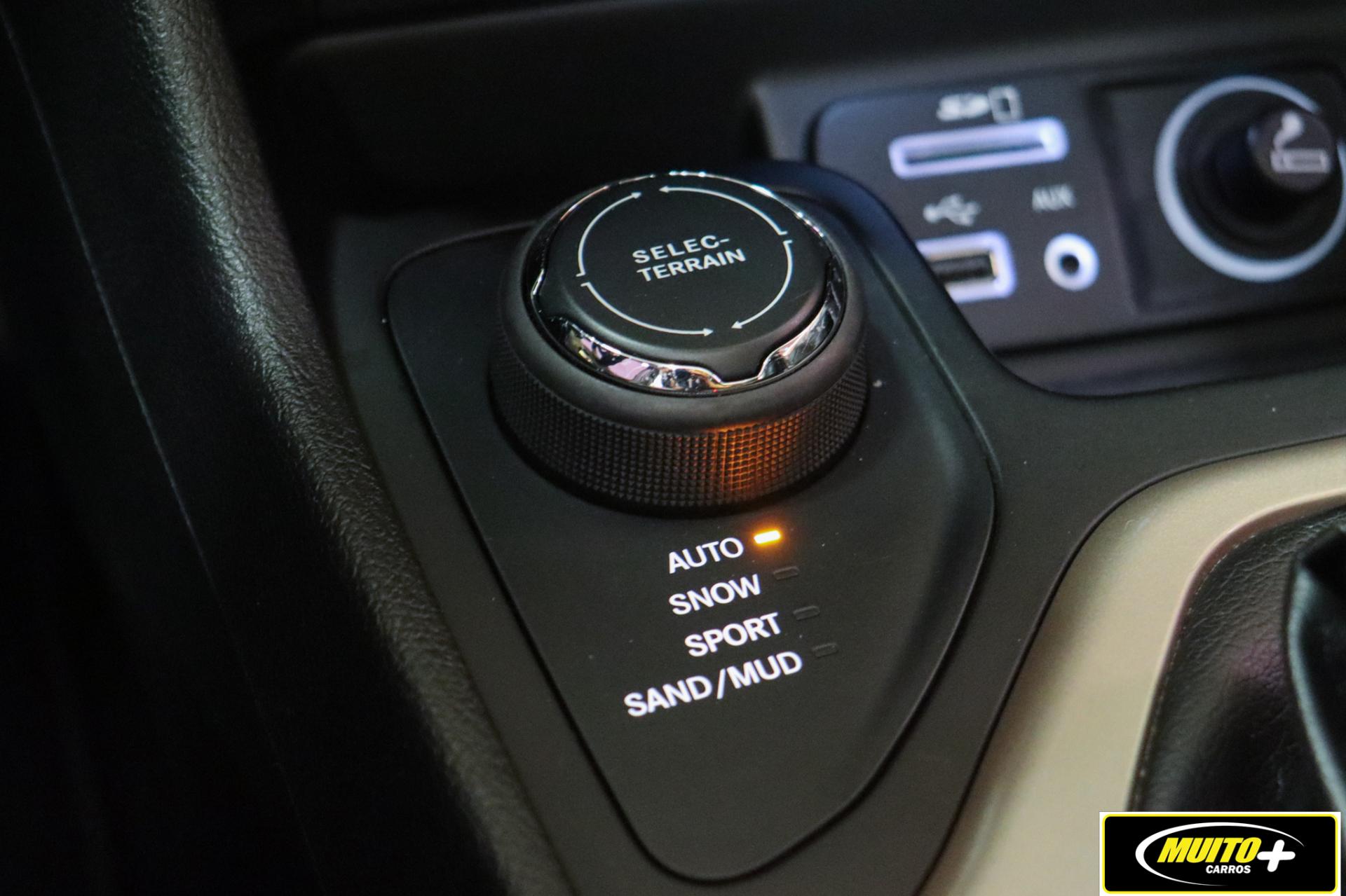 Jeep Cherokee — foto 15