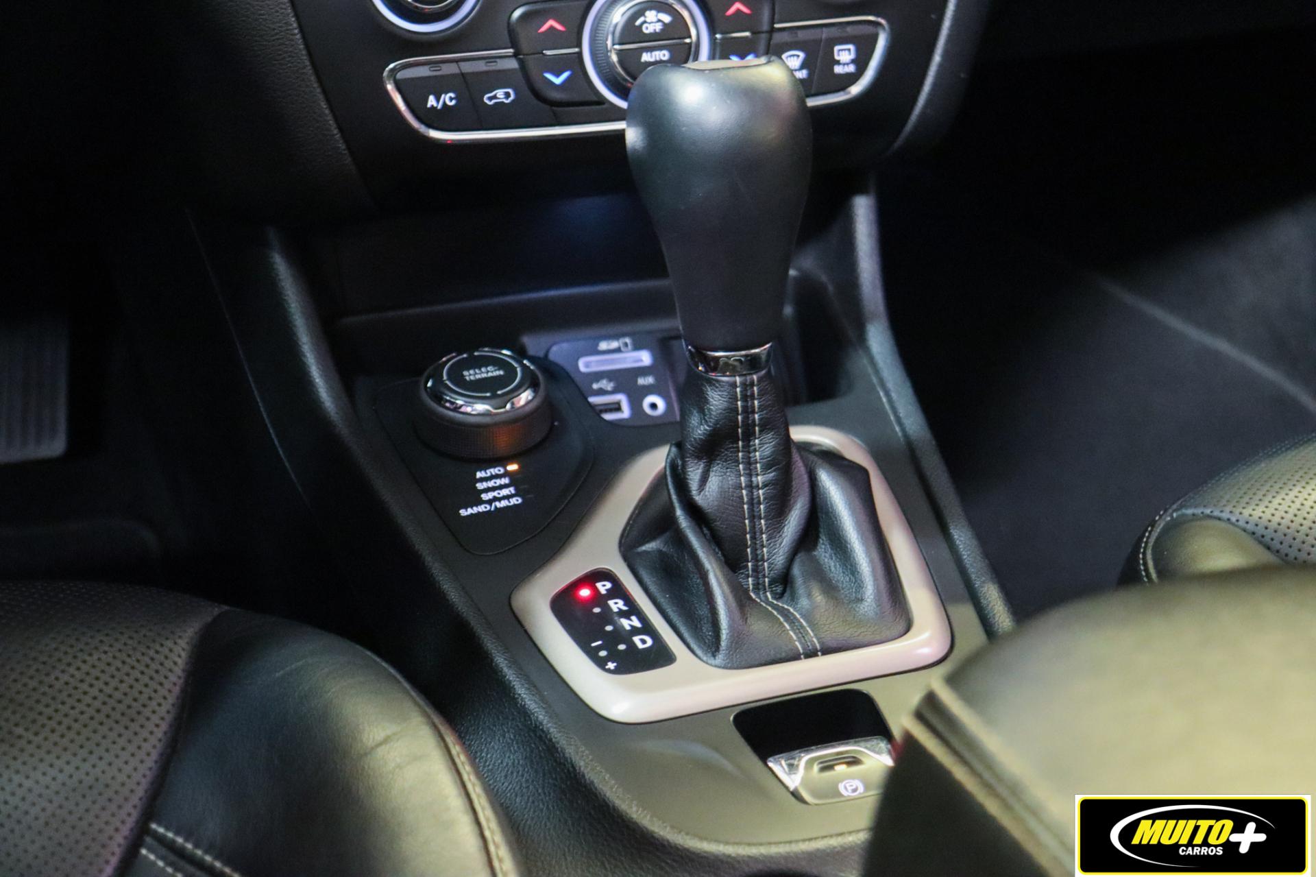 Jeep Cherokee — foto 8