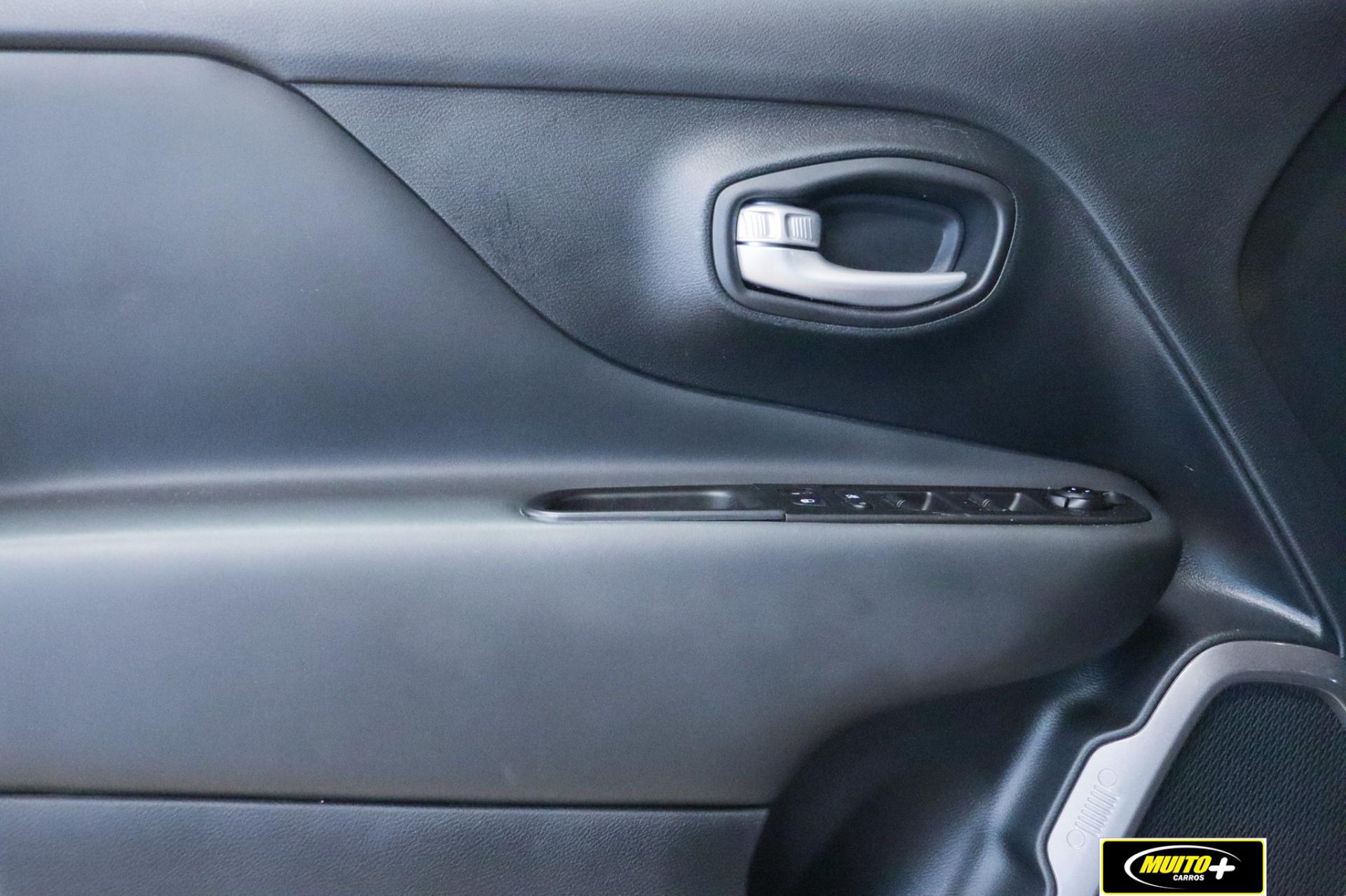 Jeep Renegade — foto 18